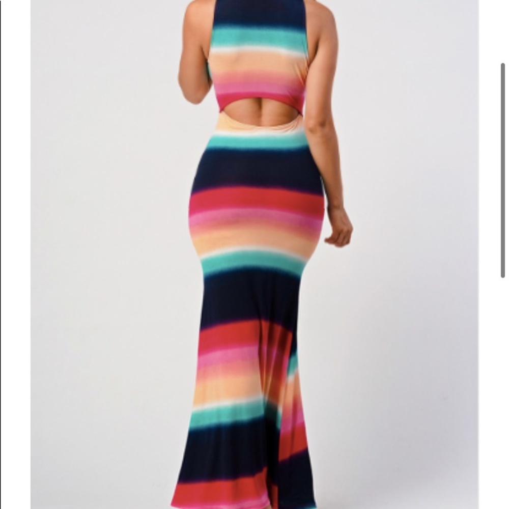Maxi dress with cut out back